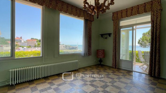 Image No.8-5 Bed House for sale