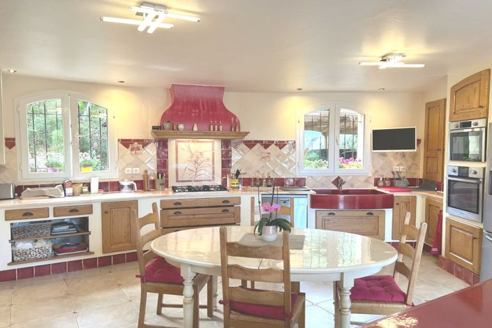 Image No.8-4 Bed House for sale
