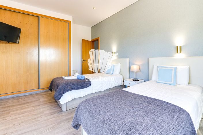 Image No.24-6 Bed House for sale