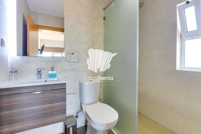 Image No.26-6 Bed House for sale
