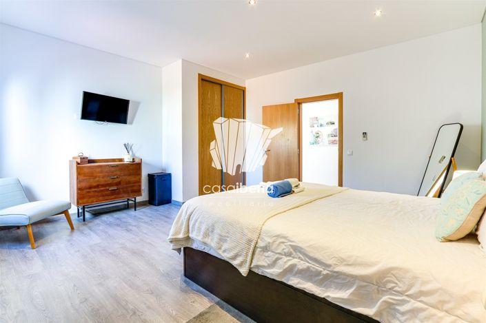 Image No.39-6 Bed House for sale