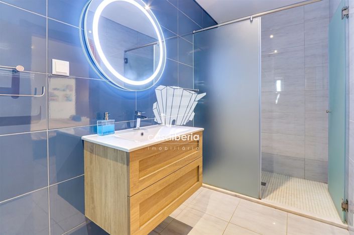 Image No.40-6 Bed House for sale