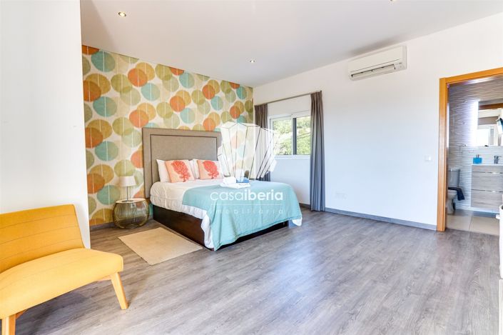 Image No.42-6 Bed House for sale