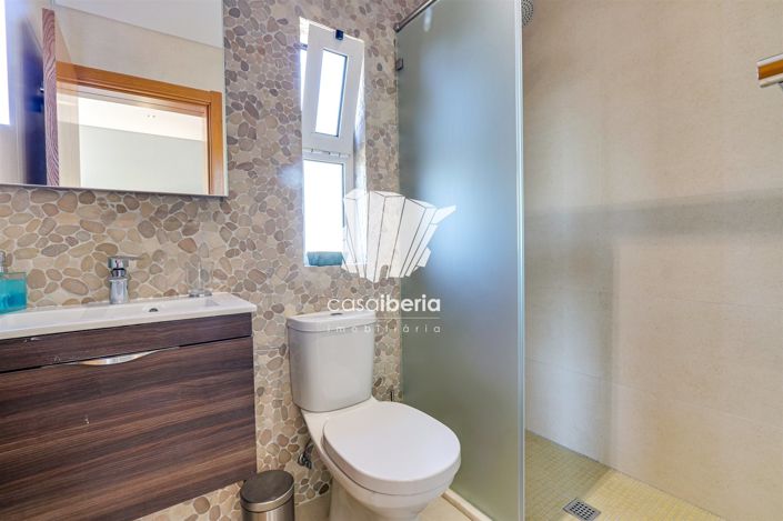 Image No.45-6 Bed House for sale