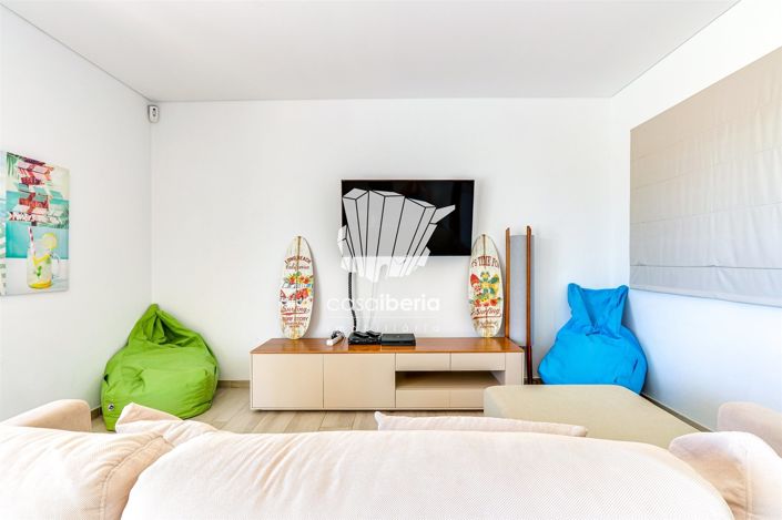 Image No.56-6 Bed House for sale