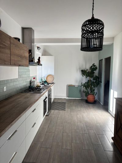 Image No.5-4 Bed Property for sale
