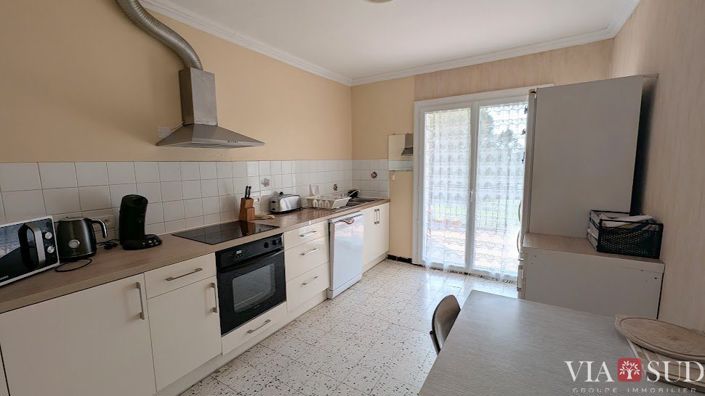 Image No.8-6 Bed House for sale