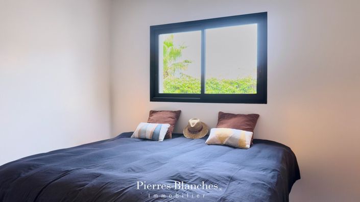 Image No.6-5 Bed House for sale