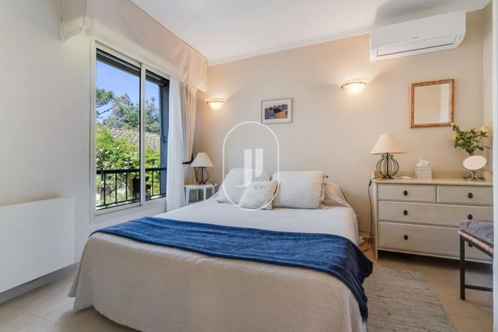 Image No.10-3 Bed House for sale