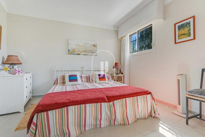 Image No.11-3 Bed House for sale