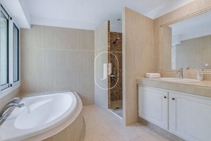 Image No.9-3 Bed House for sale