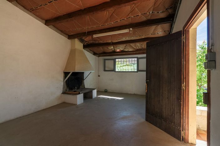 Image No.8-5 Bed House for sale