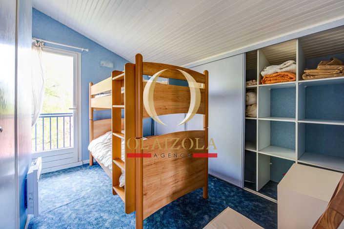Image No.10-3 Bed House for sale