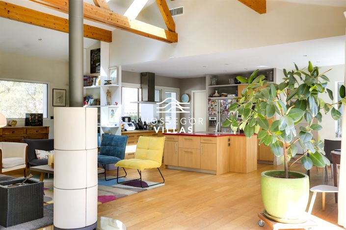 Image No.13-6 Bed House for sale