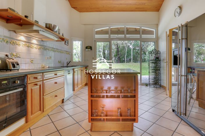 Image No.6-5 Bed House for sale