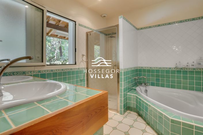 Image No.8-5 Bed House for sale
