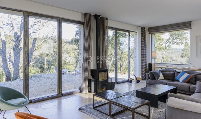 Image No.17-5 Bed Property for sale