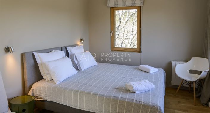Image No.19-5 Bed Property for sale