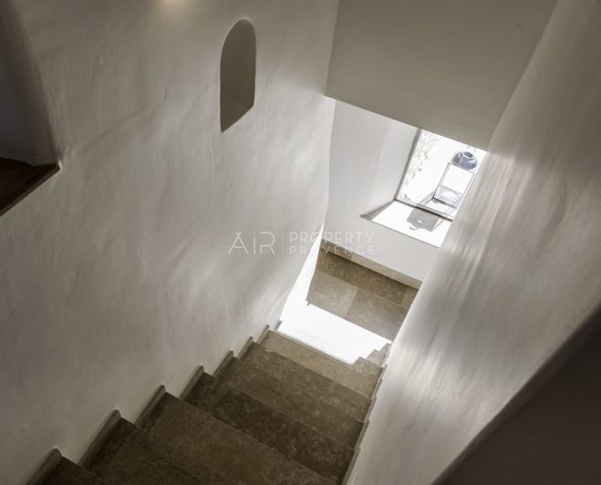 Image No.21-5 Bed Property for sale