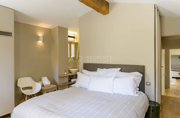 Image No.5-5 Bed Property for sale