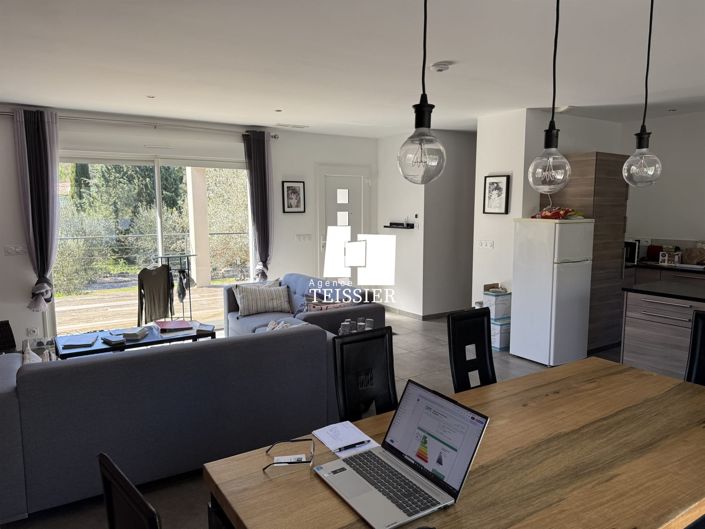 Image No.8-3 Bed House for sale