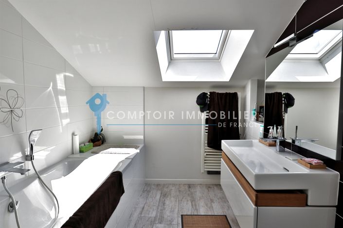 Image No.10-3 Bed House for sale