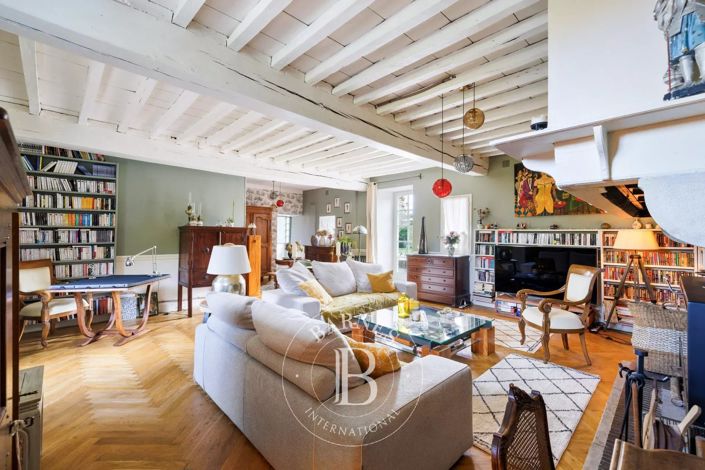 Image No.17-8 Bed House for sale