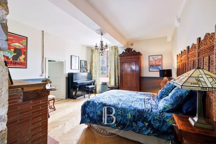 Image No.18-8 Bed House for sale
