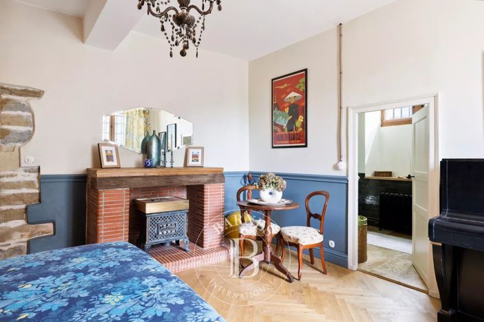 Image No.19-8 Bed House for sale