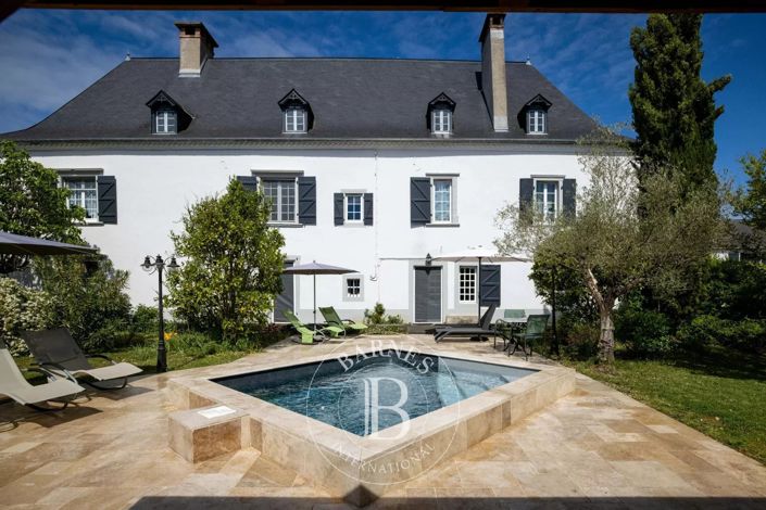 Image No.2-8 Bed House for sale