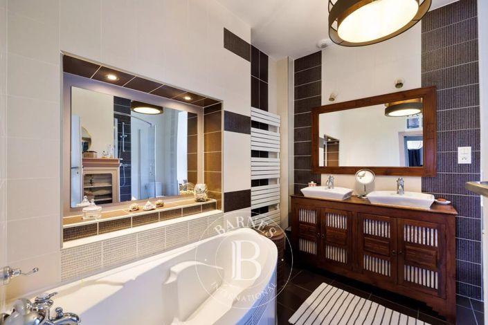 Image No.24-8 Bed House for sale