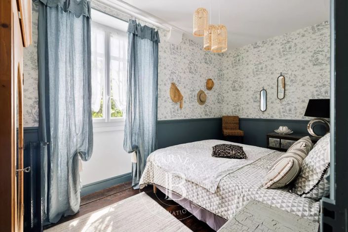 Image No.26-8 Bed House for sale