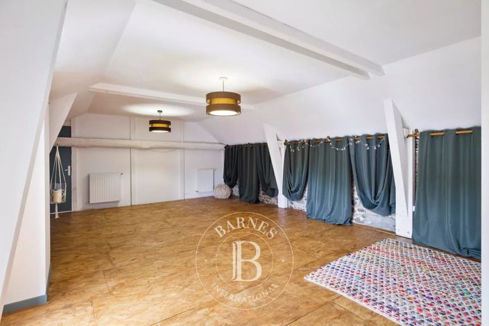 Image No.36-8 Bed House for sale