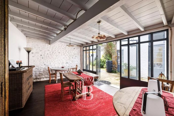 Image No.40-8 Bed House for sale