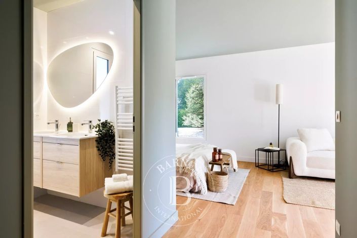 Image No.16-5 Bed House for sale