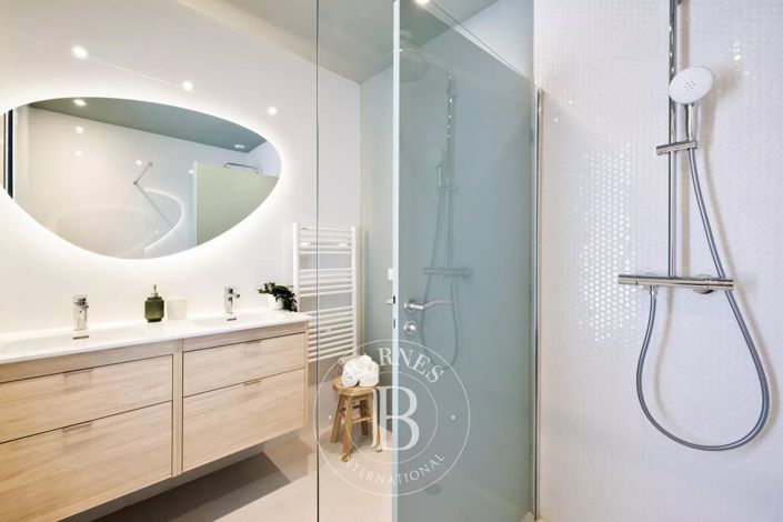 Image No.18-5 Bed House for sale