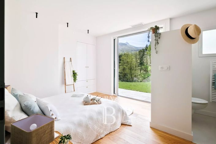Image No.19-5 Bed House for sale