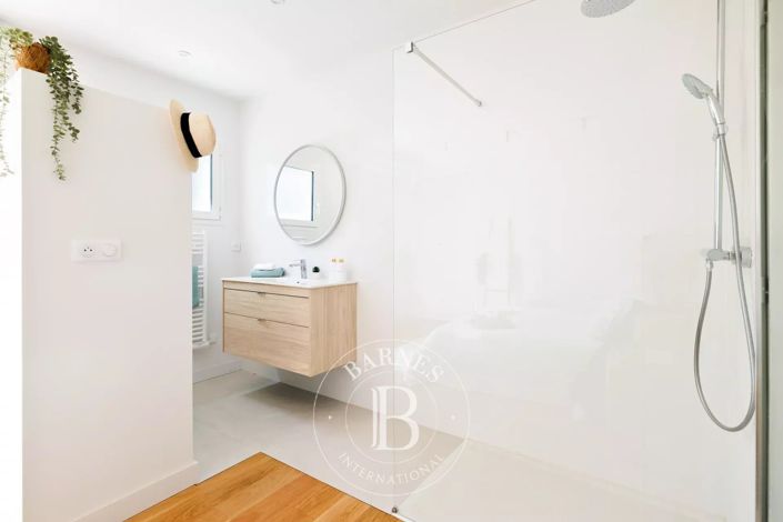 Image No.20-5 Bed House for sale