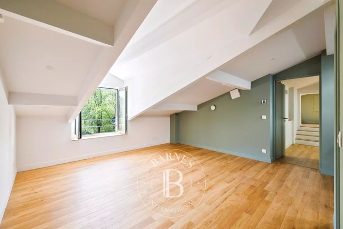 Image No.21-5 Bed House for sale
