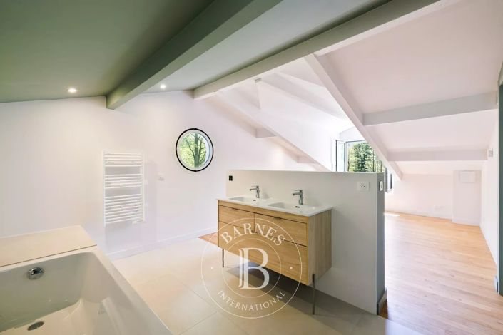 Image No.22-5 Bed House for sale