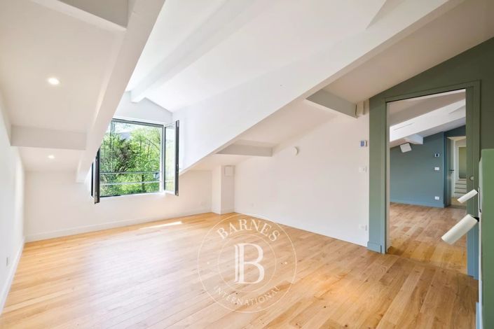 Image No.23-5 Bed House for sale