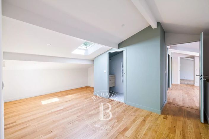 Image No.25-5 Bed House for sale