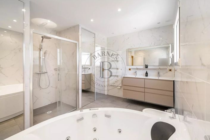 Image No.12-5 Bed House for sale