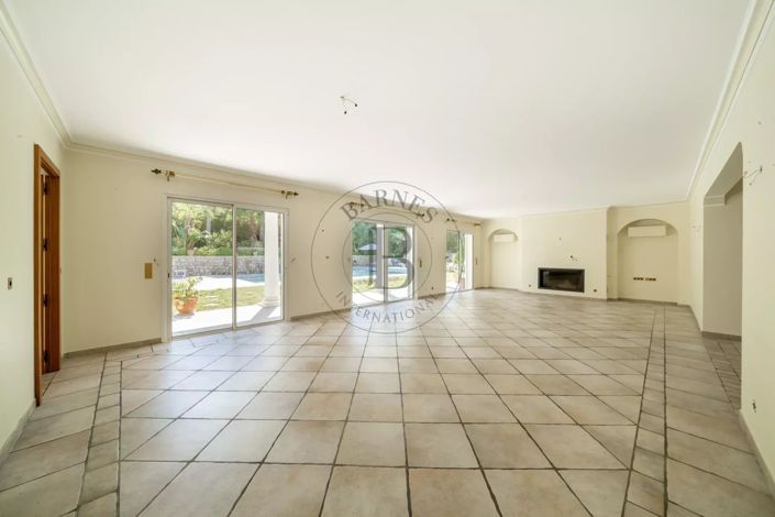 Image No.18-5 Bed House for sale
