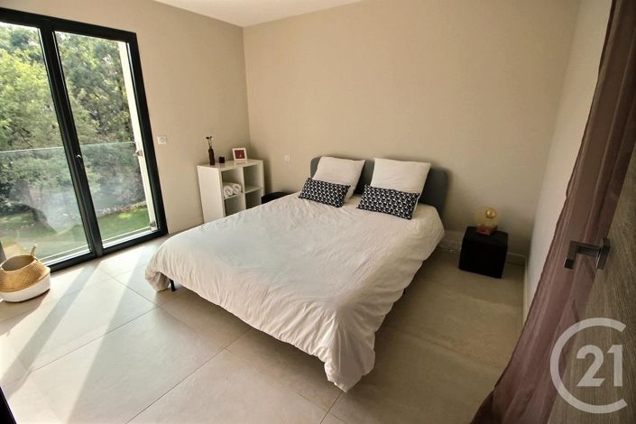 Image No.16-4 Bed House for sale