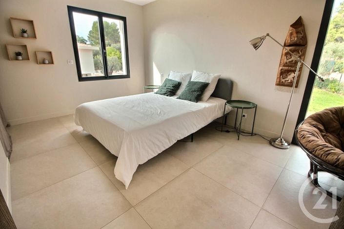 Image No.18-4 Bed House for sale
