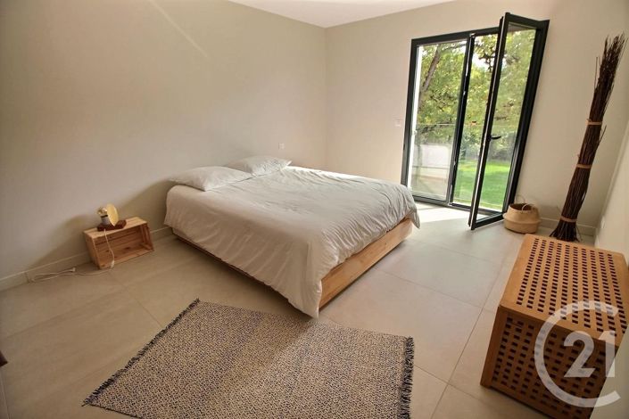 Image No.19-4 Bed House for sale