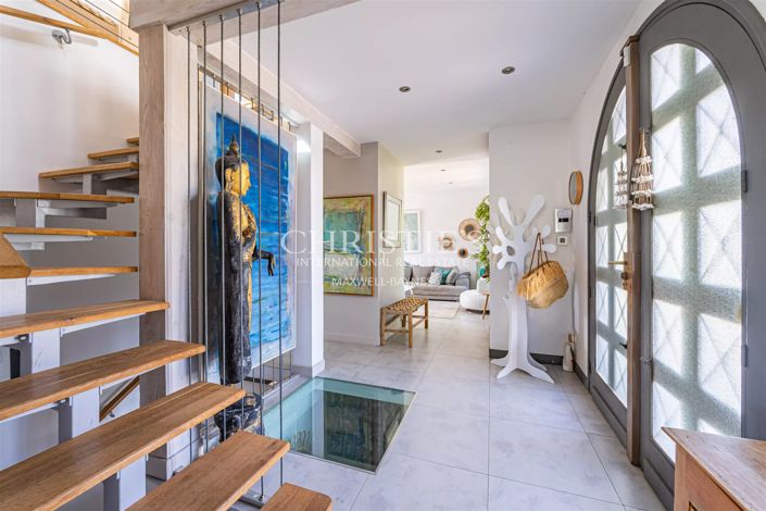 Image No.6-5 Bed House for sale
