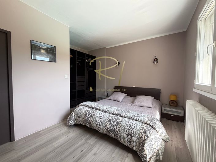 Image No.6-4 Bed House for sale