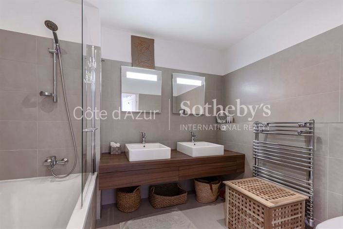 Image No.10-1 Bed Apartment for sale